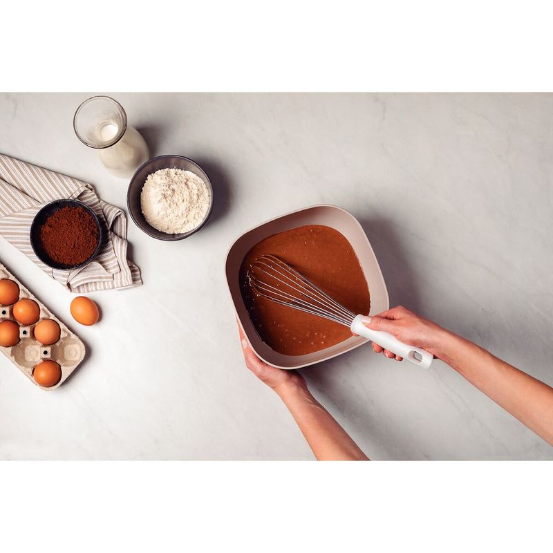 Batidor Manual Tramontina Profissional en Acero Inoxidable con Mango de Polipropileno Blanco 35 cm