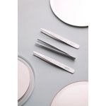 Pinza Tramontina de acero inoxidable con punta recta.