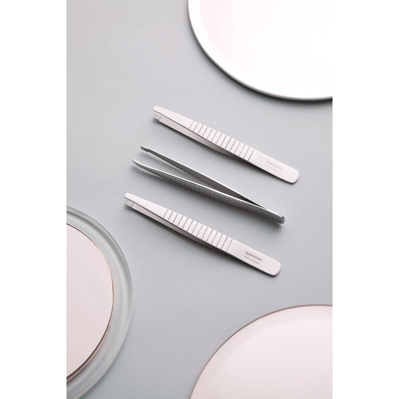 Pinza Tramontina de acero inoxidable con punta recta.