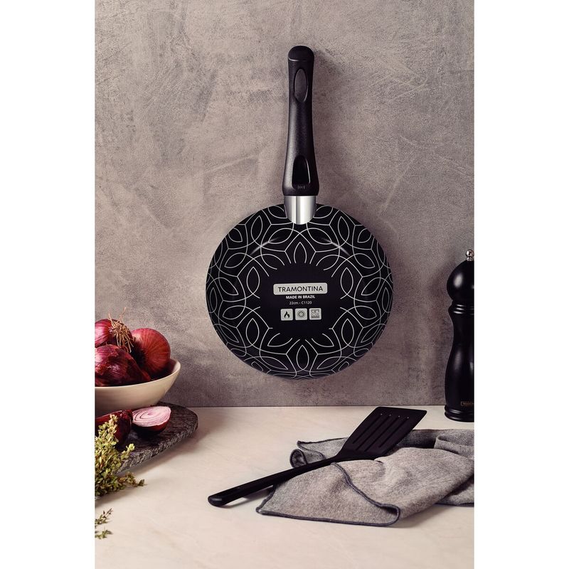 Sartén Tramontina Paris en Aluminio con Revestimiento Interno con Antiadherente Starflon Max y Externo Siliconado Negro con Espátula de 18 cm 0