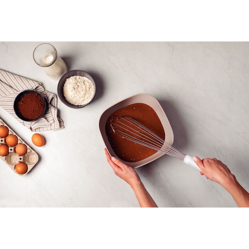 Batidor Manual Tramontina Profissional en Acero Inoxidable con Mango de Polipropileno Blanco 45 cm